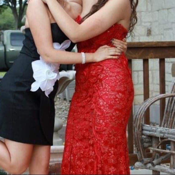 Red formal dress - Picture 2 of 6